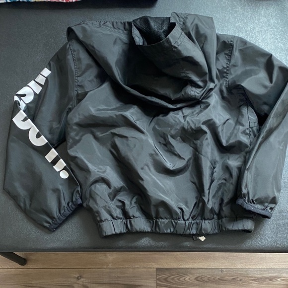 Nike 2T Toddler Black Full-Zip Hooded Jacket Pockets Windbreaker Just Do It - Picture 4 of 6